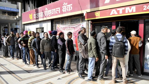 At an ATM in Sector 17, Chandigarh. The situation has not eased even over a month after the November 8 move of the government to demonetise the Rs 500 and Rs 1,000 notes that constituted nearly 85% of all currency in circulation. (Ravi Kumar/HT)