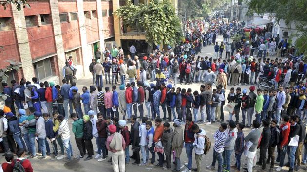 Students and parents standing in a queue to fill the forms for compartment exam at Punjabi Bhawan in Ludhiana on Tuesday. (Gurminder Singh/HT) Students and parents standing in a queue to fill the forms for compartment exam at Punjabi Bhawan in Ludhiana on Tuesday. (Gurminder Singh/HT)