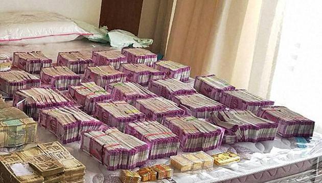 Income Tax Department on Wednesday seized a total of Rs 3.57 crore cash, with Rs 2.93 crore in new notes, from Karnataka and Goa with a huge stash being recovered from a flat in Bengaluru.(PTI Representational Photo)