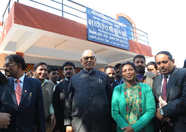 Jharkhand social welfare minister Luis Marandi and state health minister Ramchandra Chandravansi during the inauguration of a help centre on RINPAS campus in Ranchi on Wednesday. (Diwakar Prasad/ HT Photo) Jharkhand social welfare minister Luis Marandi and state health minister Ramchandra Chandravansi during the inauguration of a help centre on RINPAS campus in Ranchi on Wednesday. (Diwakar Prasad/ HT Photo)