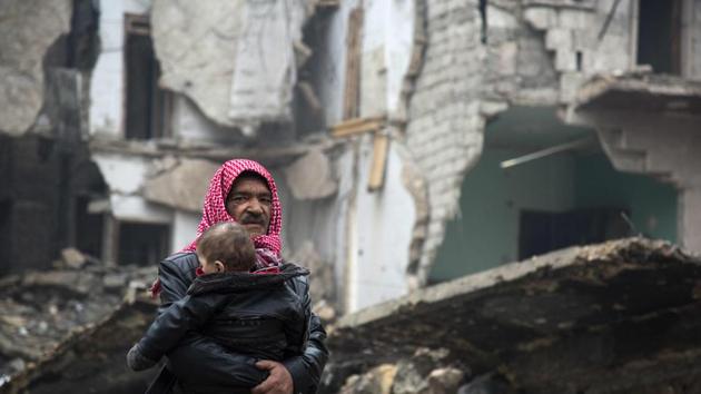 Syrians leave a rebel-held area of Aleppo towards the government-held side on December 13, 2016 during an operation by Syrian government forces to retake the embattled city.(AFP Photo)