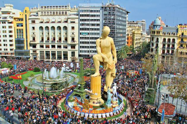The towering Fallas, created by artist Monolo Garcia, represents all the previous Fallas and is set aflame on the last day. The towering Fallas, created by artist Monolo Garcia, represents all the previous Fallas and is set aflame on the last day.