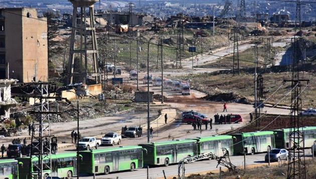 Buses are seen during an evacuation operation of rebel fighters and their families from rebel-held neighbourhoods in the embattled city of Aleppo on December 15, 2016. The rebel withdrawal will pave the way for President Bashar al-Assad's forces to reclaim complete control of Syria's second city. (AFP Photo) Buses are seen during an evacuation operation of rebel fighters and their families from rebel-held neighbourhoods in the embattled city of Aleppo on December 15, 2016. The rebel withdrawal will pave the way for President Bashar al-Assad's forces to reclaim complete control of Syria's second city. (AFP Photo)