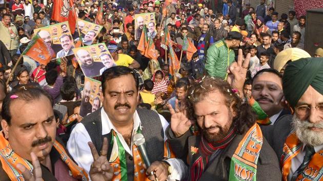 Demonetisation sacrificial move of PM Modi, says Hans Raj Hans ...