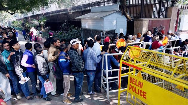 People standing in long queues to exchange cash from the Reserve Bank of India in New Delhi on Thursday. (PTI) People standing in long queues to exchange cash from the Reserve Bank of India in New Delhi on Thursday. (PTI)