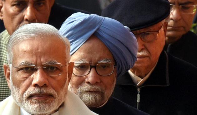 The iconic photo of PM Narendra Modi, former PM Manmohan Singh and BJP leader L K Advani goes viral.(Arun Sharma/HT PHOTO)