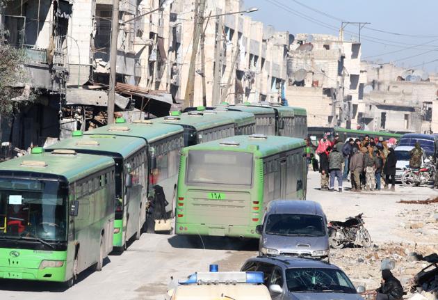 People get on buses to be evacuated from al-Sukkari rebel-held sector of eastern Aleppo on Thursday. (REUTERS)