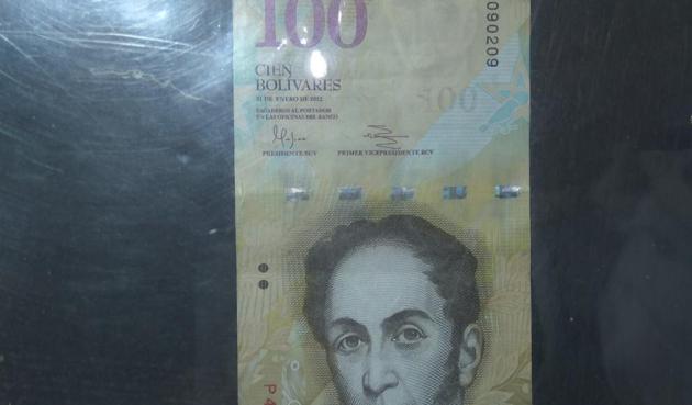 Venezuelan 100-Bolivare currency which would be demonetised today post-midnight. (HT Photo) Venezuelan 100-Bolivare currency which would be demonetised today post-midnight. (HT Photo)
