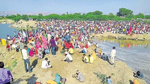 The gold rush at Janakipura in Rajasthan started some time in October and has been continuing for two months.(HT Photo)