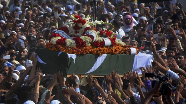 People carry the coffin of Junaid Jamshed, a popular pop singer turned Islamic preacher, during his funeral in Karachi, Pakistan, on December 15, 2016. (AP) People carry the coffin of Junaid Jamshed, a popular pop singer turned Islamic preacher, during his funeral in Karachi, Pakistan, on December 15, 2016. (AP)
