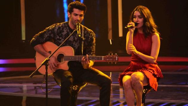 If media reports are to be believed then Aditya and Shraddha are again getting closer now. (IANS)