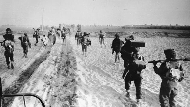 Indian troops advance into East Pakistan -- present-day Bangladesh -- during the Indo-Pakistani war. (Central Press/Getty Images)