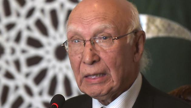 Pakistan's foreign policy adviser to the PM, Sartaj Aziz, speaks during a news conference at the Foreign Ministry in Islamabad.(AFP File Photo)
