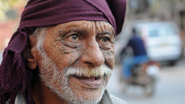 Nand Lal, a resident of Bhim Nagar, Gurgaon, is a retired armyman who served on the border along Punjab and Jammu and Kashmir.(Praveen Kumar/HT Photo) Nand Lal, a resident of Bhim Nagar, Gurgaon, is a retired armyman who served on the border along Punjab and Jammu and Kashmir.(Praveen Kumar/HT Photo)