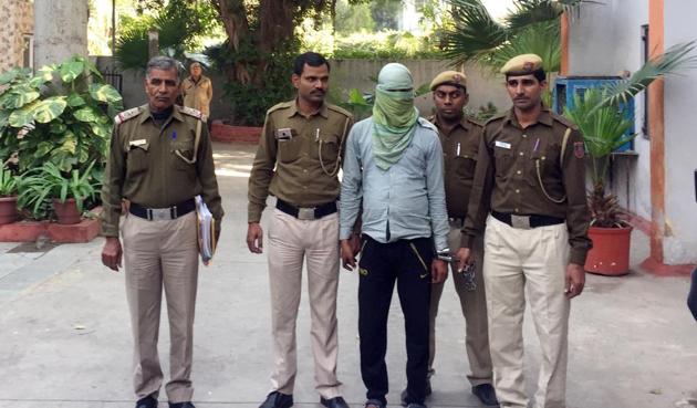 The accused driver who drove a rental car bearing a ministry of home affairs sticker was arrested in New Delhi on Friday, (HT Photo) The accused driver who drove a rental car bearing a ministry of home affairs sticker was arrested in New Delhi on Friday, (HT Photo)