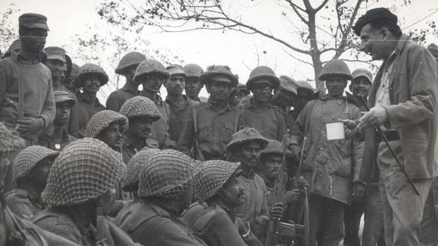 Field Marshal Sam Manekshaw strategises with Jawans of the Madras regiment, which later penetrated farthest into the Shakargarh area during the war. (Photo division/defence wing)