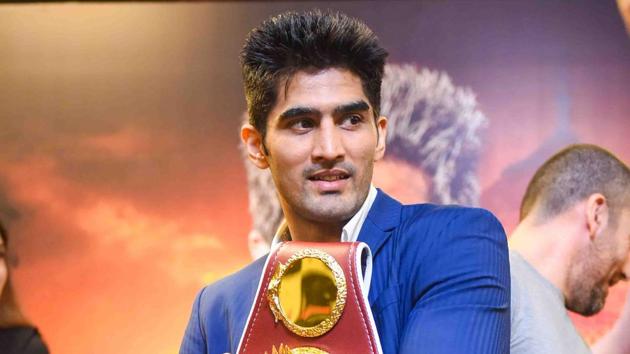 Vijender Singh, unbeaten in his first seven professional boxing bouts, will face Tanzanian champion Francis Cheka in Delhi’s Thyagaraj Stadium on Saturday.(HT Photo)