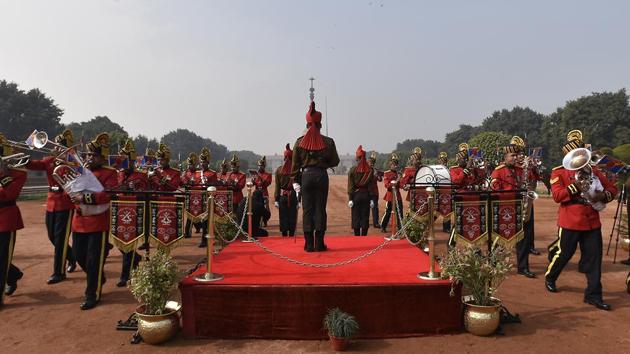 When the New Guard is formed at Rashtrapati Bhavan, the  respective guards are inspected by their officers. (Raj K Raj/HT ) 
