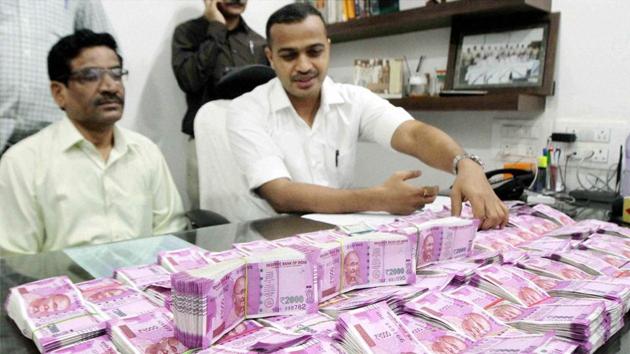 The Centre cannot seriously expect thousands of messages landing in its in-box overnight with reports of black money transactions. Also, expecting the common man to turn whistle-blower against his acquaintances, colleagues or neighbours can set an unhealthy precedent.(PTI)