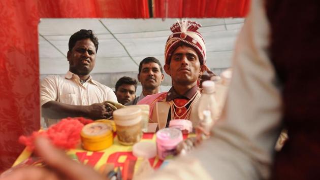 Seventy couples tied the knot in a mass wedding held in Noida Stadium.  The entire event was cashless as all contributions were made by the entrepreneurs in goods.  (Burhaan Kinu/HT PHOTO) 