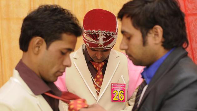 Bharat Vikas Parishad, a pan India cultural body, organised a ‘cheque-only’ marriage ceremony. (Burhaan Kinu/HT PHOTO)