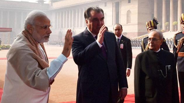 President Pranab Mukherjee (right) with his Tajikistan counterpart Emomali Rahmon (centre) and Prime Minister Narendra Modi during a ceremonial reception to the visiting dignitary at the Rashtrapati Bhavan in New Delhi on Saturday, December 17. (Shahbaz Khan / PTI) President Pranab Mukherjee (right) with his Tajikistan counterpart Emomali Rahmon (centre) and Prime Minister Narendra Modi during a ceremonial reception to the visiting dignitary at the Rashtrapati Bhavan in New Delhi on Saturday, December 17. (Shahbaz Khan / PTI)