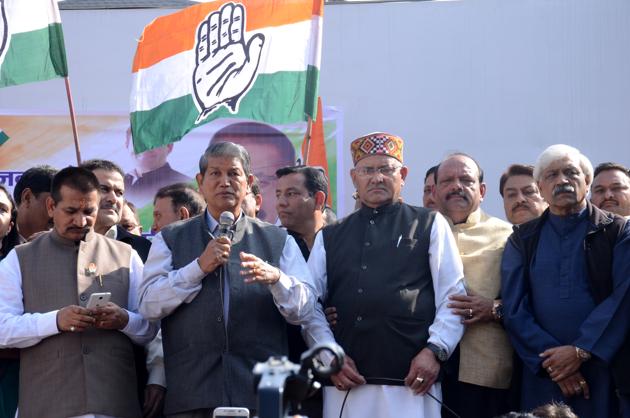 Chief minister Harish Rawat addresses a Congress rally organised against demonetisation in Dehradun. (Vinay Santosh Kumar/HT File Photo) Chief minister Harish Rawat addresses a Congress rally organised against demonetisation in Dehradun. (Vinay Santosh Kumar/HT File Photo)