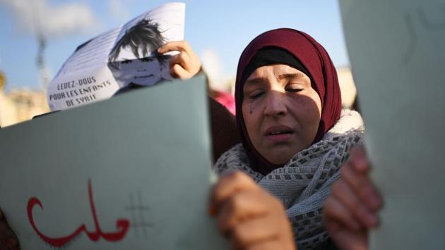 A woman cries during a protest in support  of Aleppo's population,in Marseille, southern France. (Anne-Christine Poujoulat/AFP Photo) 