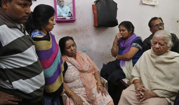 Veena Rani (third from left) lost her husband Satish Kumar when he died after waiting for six hours in a bank queue on November 21. (Sanchit Khanna/HT Photo) Veena Rani (third from left) lost her husband Satish Kumar when he died after waiting for six hours in a bank queue on November 21. (Sanchit Khanna/HT Photo)