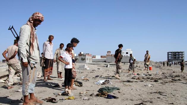 Yemenis gather at al-Sawlaba base in Aden's al-Arish district after a suicide bomber targeted a crowd of soldiers. (AFP Photo) Yemenis gather at al-Sawlaba base in Aden's al-Arish district after a suicide bomber targeted a crowd of soldiers. (AFP Photo)