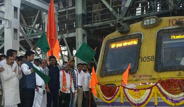 The first service fast train with a halt at Diva being flagged off on Sunday. (HT Photo) The first service fast train with a halt at Diva being flagged off on Sunday. (HT Photo)