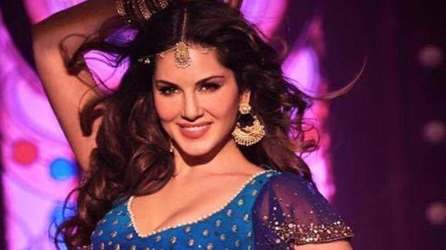 Sanny Liyoni Xnxx - Raees: Sunny Leone is 'ebullient' in Laila Main Laila, says Shah Rukh Khan  | Bollywood - Hindustan Times