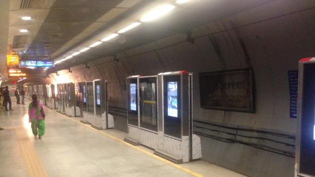 The project to install screen doors is aimed at better crowd control at the Metro stations and prevent suicide attempts. The project to install screen doors is aimed at better crowd control at the Metro stations and prevent suicide attempts.