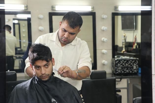 Majid met us for an early morning shoot. He had just an hour to spare as he had to rush to work. It was still dark when we took Majid to the salon for a quick makeover. The hairstylist gave him a smart undercut and a beard trim. (Shara Ashraf/HT Photo  (hair and makeup- kanchan mehra)) 