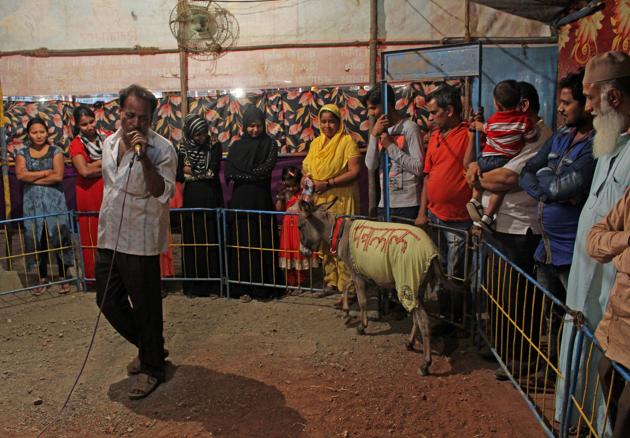 Step into the fairground this week and you will find hundreds of stalls selling everything from kebabs to toys, clothes and knick-knacks for the house. (satyabrata tripathi/ht photo)