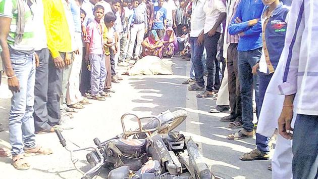 Tension gripped Bhilwara after two groups pelted stones and set vehicles on fire.(HT File Photo) Tension gripped Bhilwara after two groups pelted stones and set vehicles on fire.(HT File Photo)