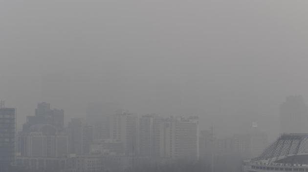 The skyline is seen on a heavily polluted day in Beijing on December 17, 2016. Beijing issued its first air pollution red alert for 2016 on December 15, with choking smog expected to cover the city and surrounding areas in north China until December 21.(AFP)