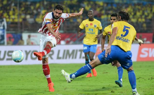 It remained neck and neck for the remainder of the 90 minutes. Kolkata marquee Helder Postiga was subbed off before extra time, which also went goalless. (AFP) 
