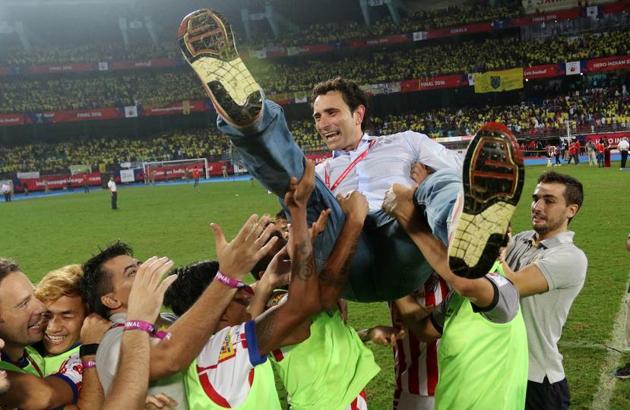 Atletico de Kolkata players celebrated by hoisting coach Jose Molina, who later called for a longer ISL season. (Vipin Pawar / ISL / SPORTZPICS) 