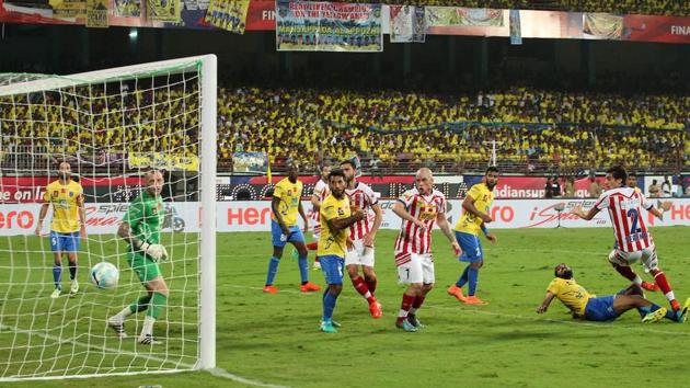 The visitors struck back with a header of their own. Henrique Sereno of Atletico de Kolkata scored in the 44th minute. (Ron Gaunt / ISL / SPORTZPICS) 
