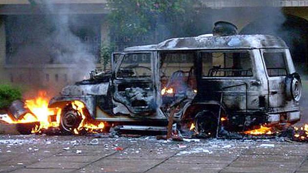Soon after the accident, residents blocked the National Highway and pelted stones at passing vehicles and torched the vehicle, alleging that the driver was in an inebriated state. (Representative Image) Soon after the accident, residents blocked the National Highway and pelted stones at passing vehicles and torched the vehicle, alleging that the driver was in an inebriated state. (Representative Image)