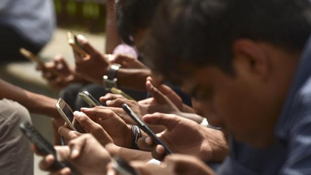 The TRAI has recommended providing limited free data access to rural subscribers to promote cashless economy. (HT file photo) The TRAI has recommended providing limited free data access to rural subscribers to promote cashless economy. (HT file photo)