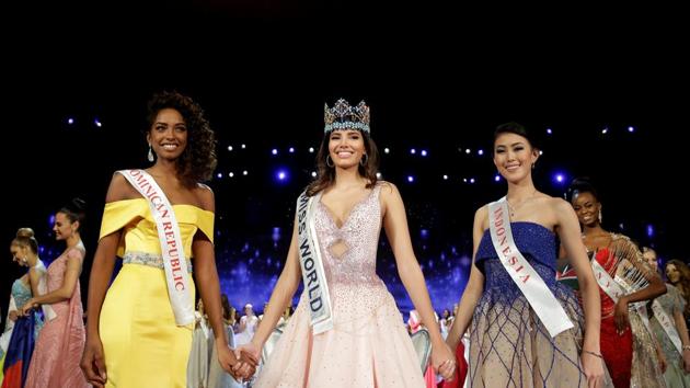 Miss World Stephanie Del Valle of Puerto Rico (C) stands with first runner up Miss Dominican Republic Yaritza Miguelina Reyes Ramirez (L) and second runner up Miss Indonesia Natasha Mannuela at the conclusion of the the Miss World 2016 pageant in Oxen Hill, Maryland, US. (Joshua Roberts/REUTERS)