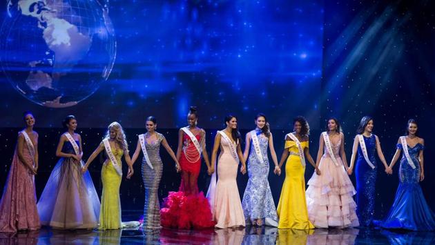 The top contestants hold hands before the pageant winner is announced during the grand final of the Miss World 2016 pageant at the MGM National Harbor. (Zach Gibson/AFP)