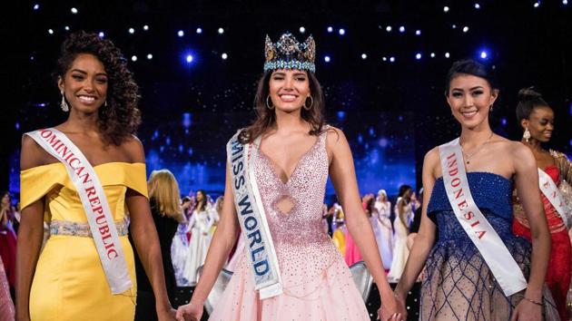 (left to right) First runner up Miss Dominican Republic Yaritza Miguelina Reyes Ramirez, Miss World 2016 Stephanie Del Valle of Puerto Rico and second runner up Miss Indonesia Natasha Mannuela stand together after Del Valle's win in the 2016 pageant at the MGM National Harbor December 18, 2016, in Oxon Hill, Maryland. (AFP)