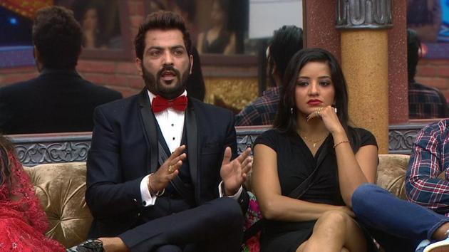 Manu Punjabi and Monalisa have shared a good rappo on the show. (Colors) Manu Punjabi and Monalisa have shared a good rappo on the show. (Colors)