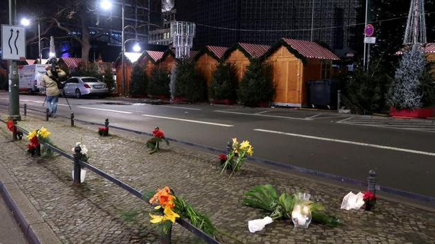 Candles and flowers are seen near the site where a truck ploughed through a crowd at a Berlin Christmas market on Breitscheidplatz square near the fashionable Kurfuerstendamm avenue in the west of Berlin, Germany on December 20. (REUTERS)
