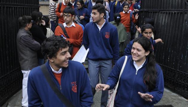 CBSE has decided that compulsory Class X board exams will make a comeback under which 80% weightage would be given to the written exam and 20% to internal assessment by the schools. (Sushil Kumar/HT file) CBSE has decided that compulsory Class X board exams will make a comeback under which 80% weightage would be given to the written exam and 20% to internal assessment by the schools. (Sushil Kumar/HT file)
