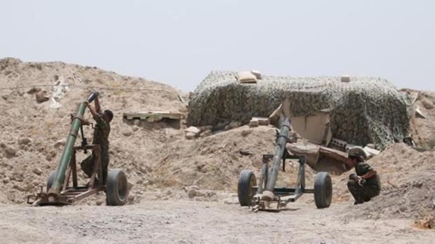 Kurds prepare to fire a mortar shell towards positions held by Islamic State fighters in northern province of Raqqa, Syria May 27, 2016. (Reuters File Photo) Kurds prepare to fire a mortar shell towards positions held by Islamic State fighters in northern province of Raqqa, Syria May 27, 2016. (Reuters File Photo)