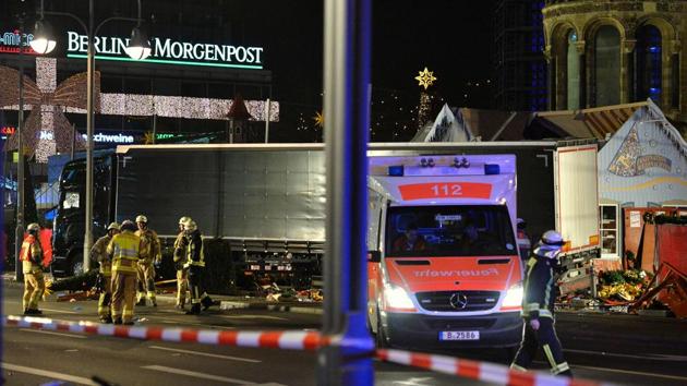 Police anbd firefighters work around the truck that crashed into a Christmas market at Ged?chniskirche church in Berlin.(AFP)